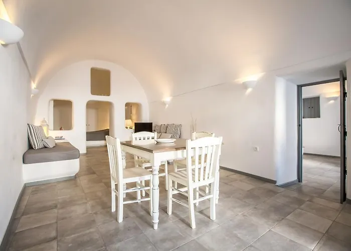 Il Melograno Traditional Cave House * Karterados (Santorini)